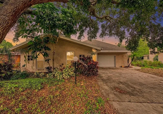 2nd image of 1647 Summerdale Dr S, Clearwater, FL 33764 | MLS# TB8514769