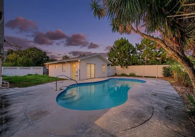 3rd image of 1647 Summerdale Dr S, Clearwater, FL 33764 | MLS# TB8514769
