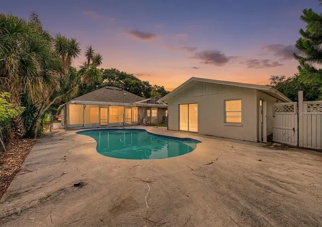 4th image of 1647 Summerdale Dr S, Clearwater, FL 33764 | MLS# TB8514769