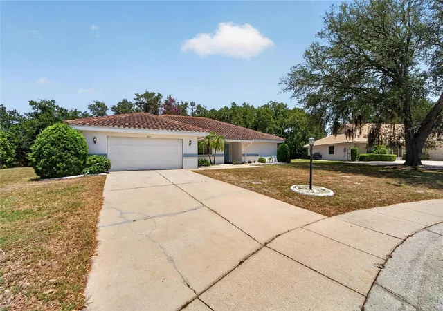 3rd image of 2015 Berry Roberts Dr, Sun City Center, FL 33573 | MLS# TB8514790