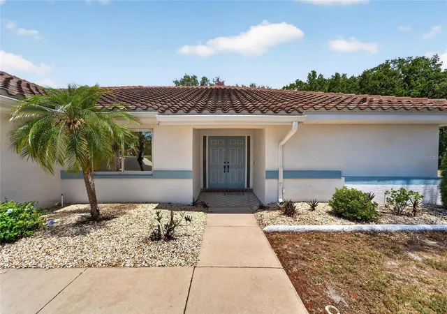 4th image of 2015 Berry Roberts Dr, Sun City Center, FL 33573 | MLS# TB8514790