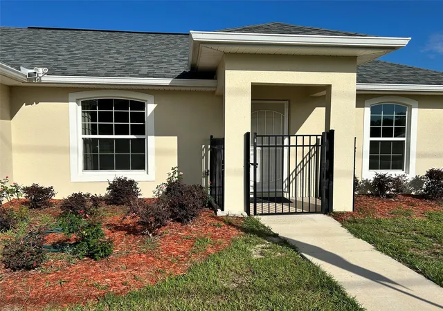 Photo 2 of Sale Pending at 16750 Sw 18th Avenue Rd, Ocala, FL 34473 | MLS# OM725853 | Listing updated on 2026-09-21