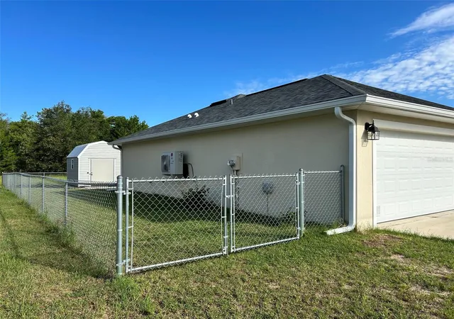 Photo 3 of Sale Pending at 16750 Sw 18th Avenue Rd, Ocala, FL 34473 | MLS# OM725853 | Listing updated on 2026-09-21