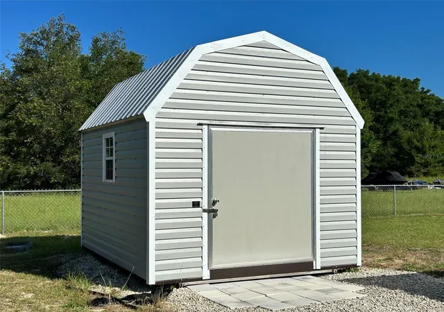 Photo 3 of Sale Pending at 16750 SW 18th Avenue Rd, Ocala, FL 34473 | MLS# OM725853 | Listing updated on 2026-09-21