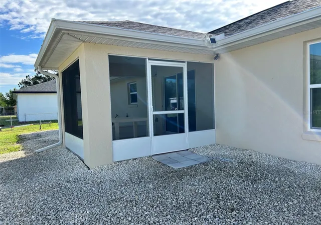 Photo 4 of Sale Pending at 16750 SW 18th Avenue Rd, Ocala, FL 34473 | MLS# OM725853 | Listing updated on 2026-09-21
