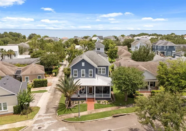 Photo 2 of Single family home for sale at 925 Easley Ave, Winter Garden, FL 34787 | MLS# O6412977 | Listing updated on 2026-10-08