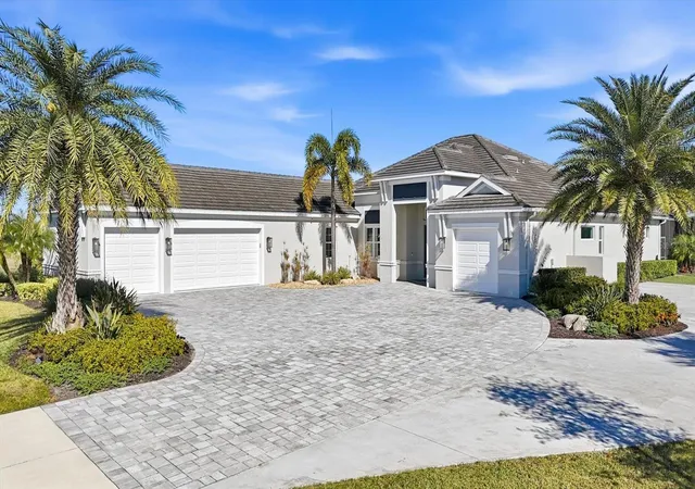 Photo 3 of Single family home for sale at 3467 Compound Ct, Sarasota, FL 34240 | MLS# A4695665 | Listing updated on 2026-08-26