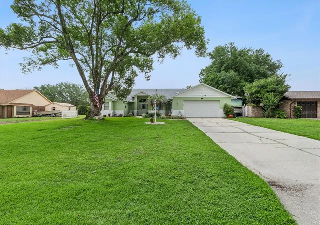 Homes for sale in Tavares, FL | 28646 Tammi Dr, Tavares, FL 32778 | MLS# O6413000