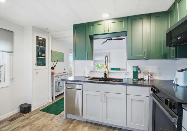 4th image of 5402 Chateau Ln, Bradenton, FL 34207 | MLS# D6147675
