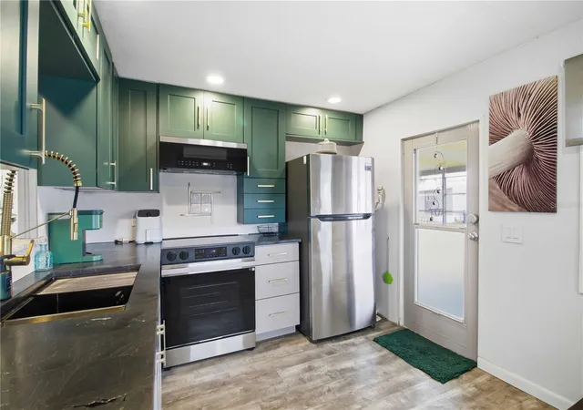 5th image of 5402 Chateau Ln, Bradenton, FL 34207 | MLS# D6147675