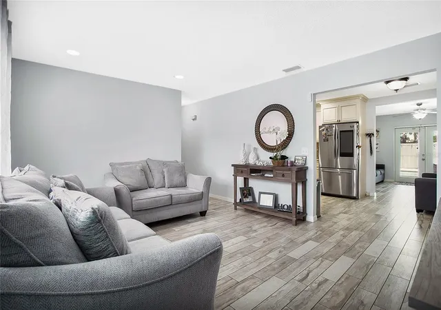 4th image of 614 Sidney Cir, Winter Haven, FL 33880 | MLS# O6413011
