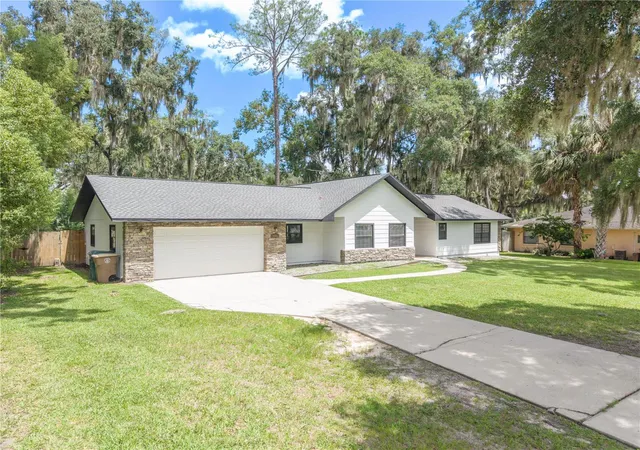 Photo 3 of Single family home for sale at 645 SE 21st Place, Ocala, FL 34471 | MLS# OM725860 | Listing updated on 2026-09-02
