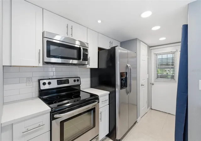 Photo 4 of Townhouse for sale at 6902 El Centro Ct, Tampa, FL 33634 | MLS# TB8514860 | Listing updated on 2026-10-01