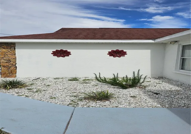 Photo 2 of Single family home for sale at 11318 Palomar St, Spring Hill, FL 34609 | MLS# TB8514861 | Listing updated on 2026-08-07