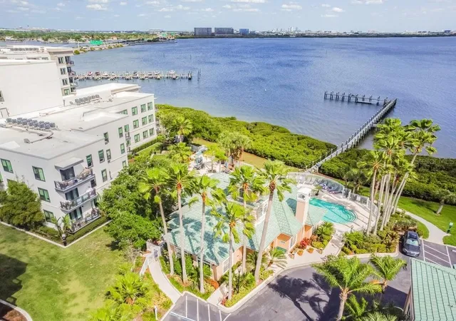 2nd image of 4304 Bay Club Cir #4304, Tampa, FL 33607 | MLS# TB8514872