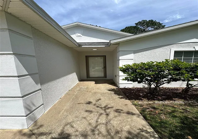 3rd image of 12 N Reynolds Pl, Palm Coast, FL 32164 | MLS# FC318983