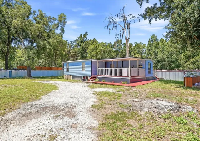 Photo 4 of Manufactured home for sale at 911 Marjorie Ave, Brandon, FL 33511 | MLS# TB8514898 | Listing updated on 2026-07-07