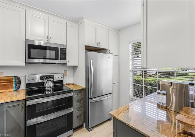 3rd image of 14461 Lakewood Trace Ct, FORT MYERS, FL 33919