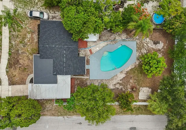Photo 2 of Single family home for sale at 1004 Washington Ave, Largo, FL 33770 | MLS# TB8514922 | Listing updated on 2026-10-01