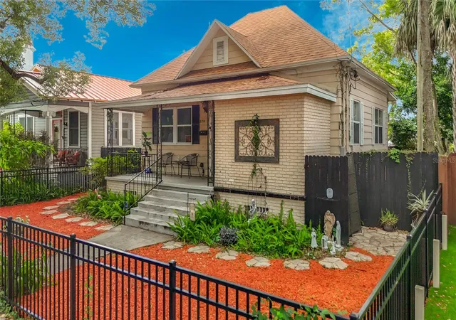Photo 2 of Single family home for sale at 2708 N Jefferson St, Tampa, FL 33602 | MLS# TB8514925 | Listing updated on 2026-09-15