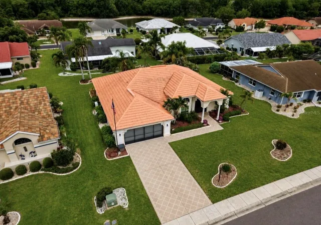 4th image of 2027 New Bedford Dr, Sun City Center, FL 33573 | MLS# TB8514939