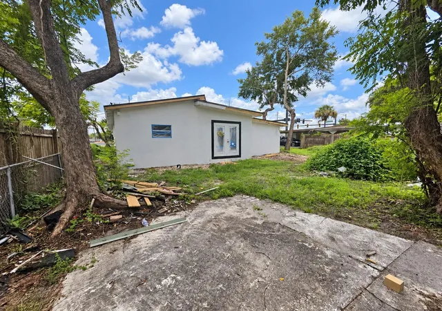 Photo 3 of Single family home for sale at 1024 W Fairbanks Ave, Orlando, FL 32804 | MLS# O6413125 | Listing updated on 2026-09-14