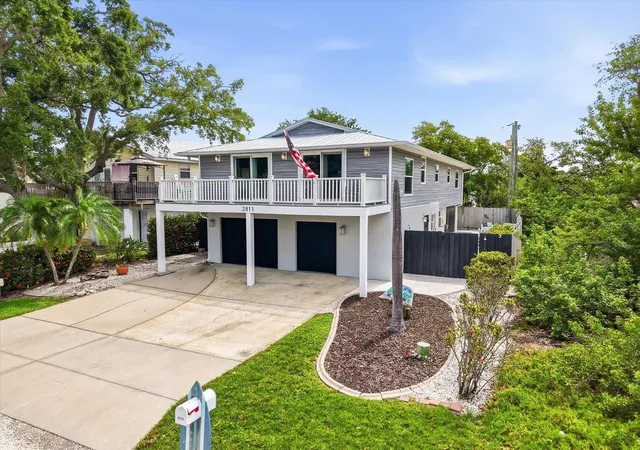 Photo 2 of Single family home for sale at 2811 Ave C, Holmes Beach, FL 34217 | MLS# A4695724 | Listing updated on 2026-10-12