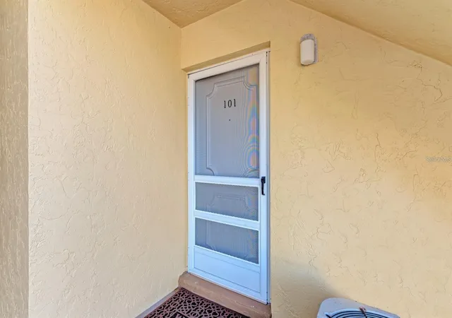 2nd image of 129 Tyler Dr #101, Sarasota, FL 34236 | MLS# A4695729