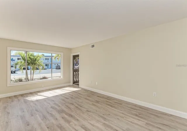 4th image of 129 Tyler Dr #101, Sarasota, FL 34236 | MLS# A4695729