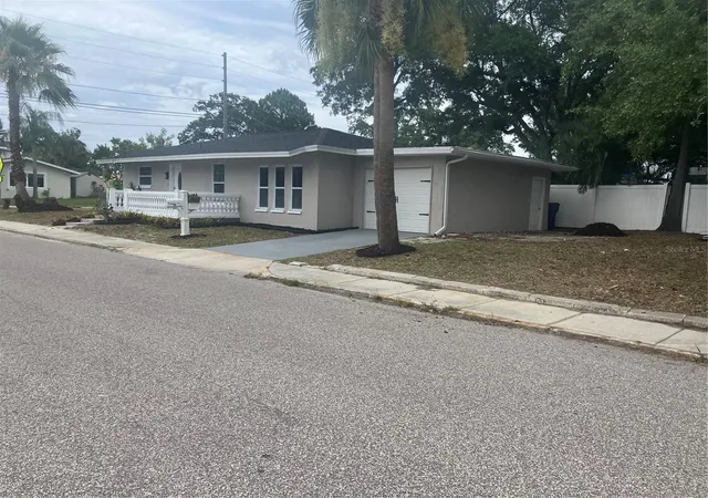 2nd image of 601 Banana St, Tarpon Springs, FL 34689 | MLS# TB8514978
