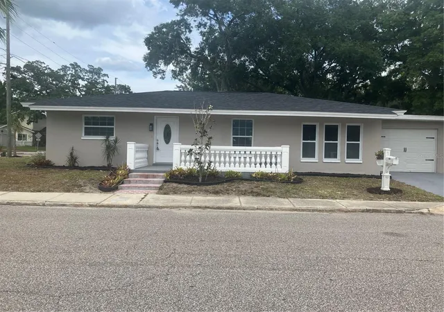 3rd image of 601 Banana St, Tarpon Springs, FL 34689 | MLS# TB8514978