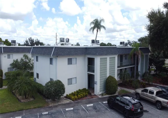 Photo 1 of Condo for sale at 3606 Beneva Rd #504, Sarasota, FL 34232 | MLS# L4962418 | Listing updated on 2026-09-02