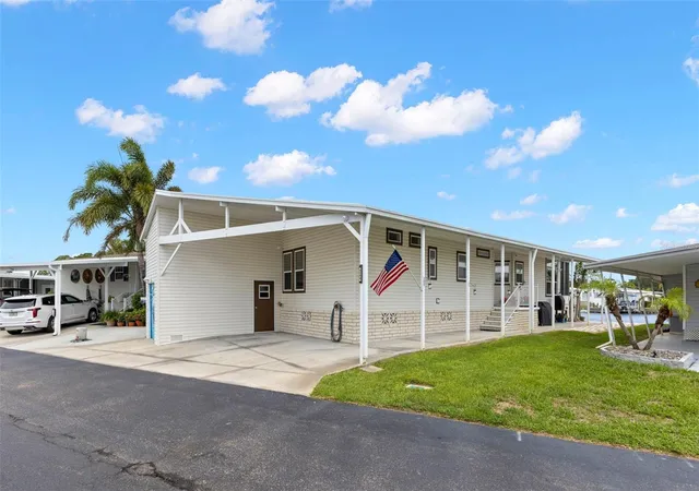 Photo 3 of Manufactured home for sale at 7174 Mount Arlington Dr NE #419, St Petersburg, FL 33702 | MLS# TB8514990 | Listing updated on 2026-09-12