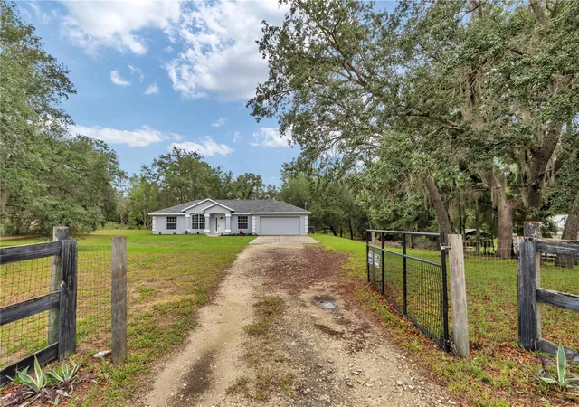 Homes for sale in Morriston, FL | 13931 Se 25th St, Morriston, FL 32668 | MLS# TB8514991