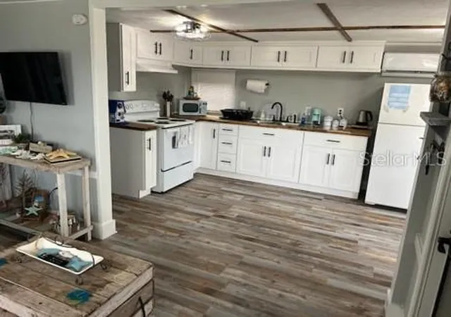 3rd image of 3803 116Th Street Ct W, Bradenton, FL 34210 | MLS# A4695736
