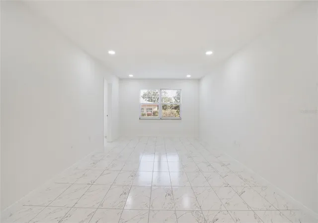 3rd image of 4013 Lake Bayshore Dr #107, Bradenton, FL 34205 | MLS# A4695739