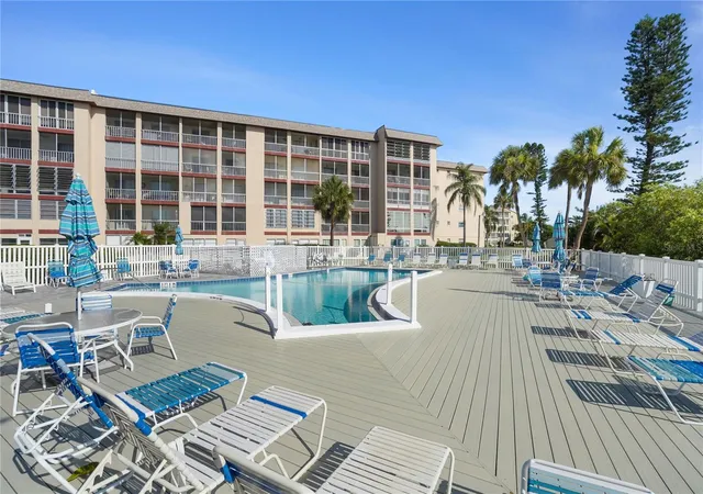 2nd image of 4013 Lake Bayshore Dr, BRADENTON, FL 34205
