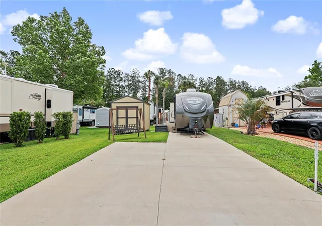 2nd image of 2923 Ne 104th Ave, Silver Springs, FL 34488 | MLS# OM725887