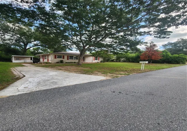 Photo 4 of Single family home for sale at 4320 Hedge Dr N, Lakeland, FL 33812 | MLS# L4962420 | Listing updated on 2026-10-28