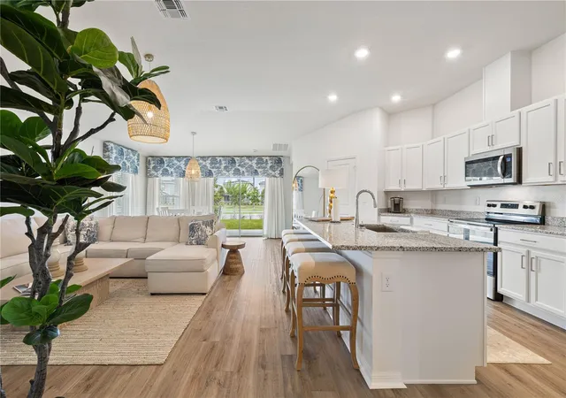 2nd image of 915 Overpool Ave, Davenport, FL 33896 | MLS# S5151132