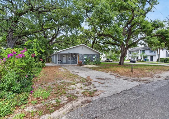 Homes for sale in Tampa, FL | 5326 S Russell St, Tampa, FL 33611 | MLS# TB8515053