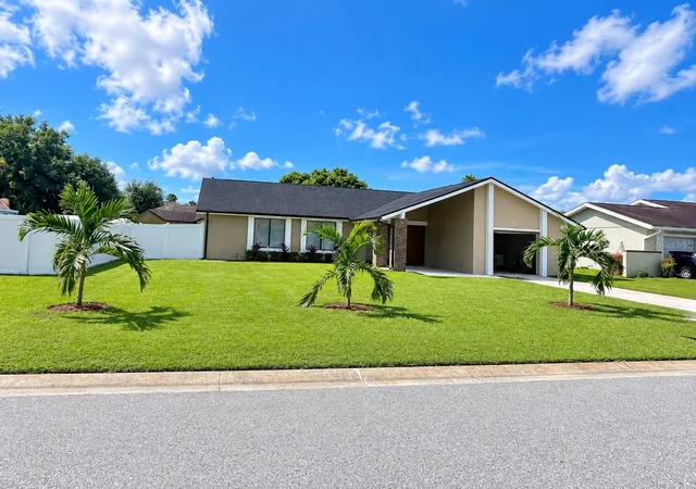 Photo 1 of Single family home for sale at 17 S Flag Dr, Kissimmee, FL 34759 | MLS# A4695750 | Listing updated on 2026-10-04