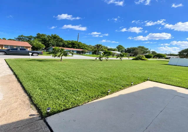 Photo 3 of Single family home for sale at 17 S Flag Dr, Kissimmee, FL 34759 | MLS# A4695750 | Listing updated on 2026-10-04