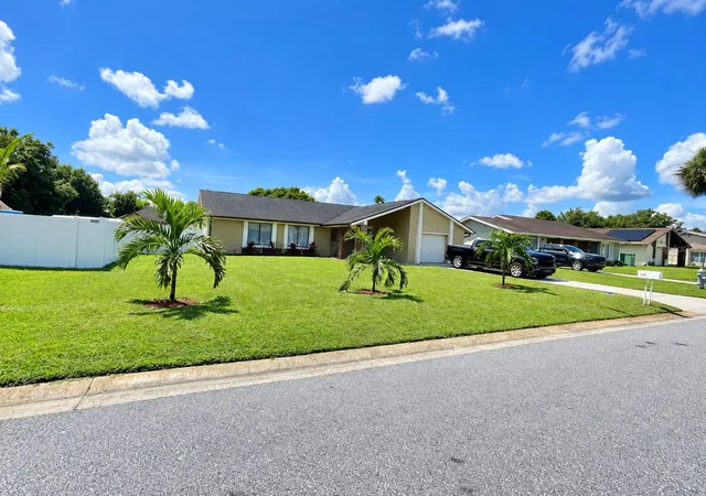Photo 3 of Single family home for sale at 17 S Flag Dr, Kissimmee, FL 34759 | MLS# A4695750 | Listing updated on 2026-10-22