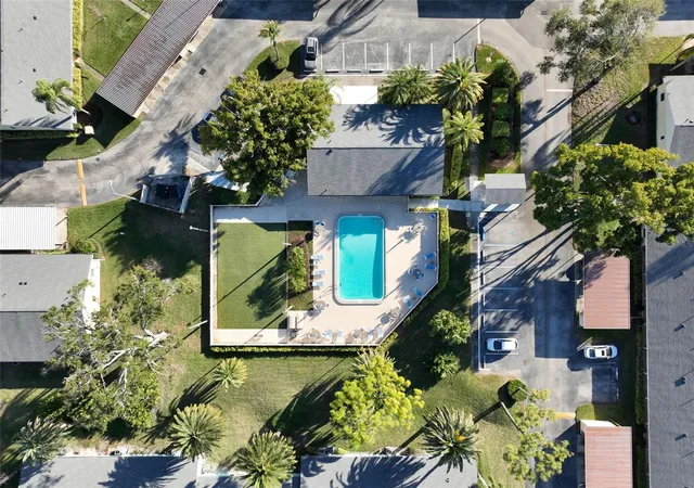 2nd image of 2465 Northside Dr #102, Clearwater, FL 33761 | MLS# TB8515059