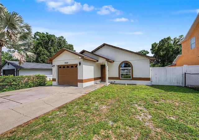 Photo 3 of Single family home for sale at 1900 W Kirby St, Tampa, FL 33604 | MLS# TB8515060 | Listing updated on 2026-10-08