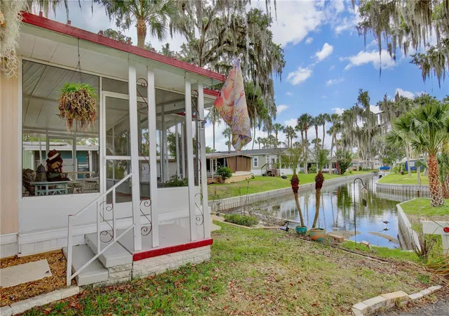 Photo 4 of Manufactured home for sale at 105 Cnl View, Eustis, FL 32726 | MLS# O6413223 | Listing updated on 2026-06-26