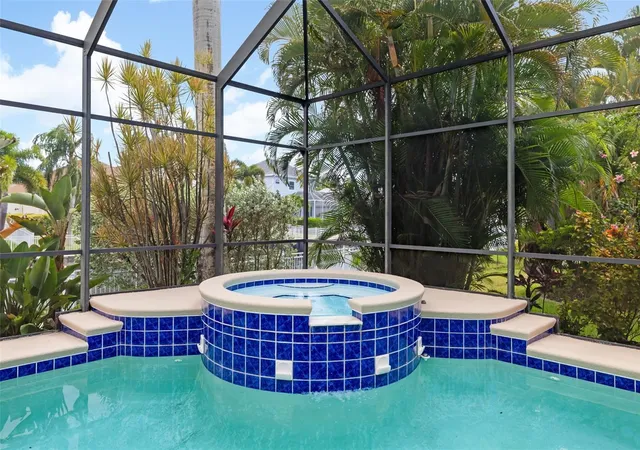 Photo 3 of Single family home for sale at 4770 Mainsail Dr, Bradenton, FL 34208 | MLS# A4695766 | Listing updated on 2026-09-20