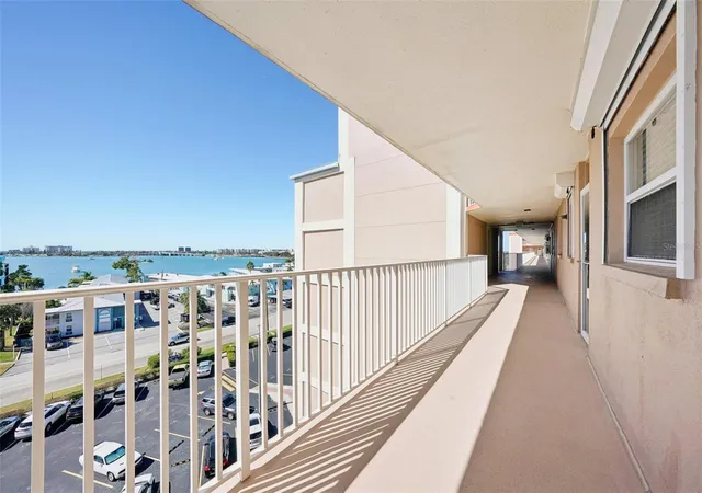 4th image of 1847 Shore Dr S #711, South Pasadena, FL 33707 | MLS# TB8515080
