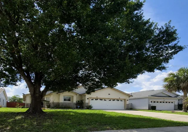 Photo 1 of Single family home for sale at 121 S Roma Way, Kissimmee, FL 34746 | MLS# R4911375 | Listing updated on 2026-10-15